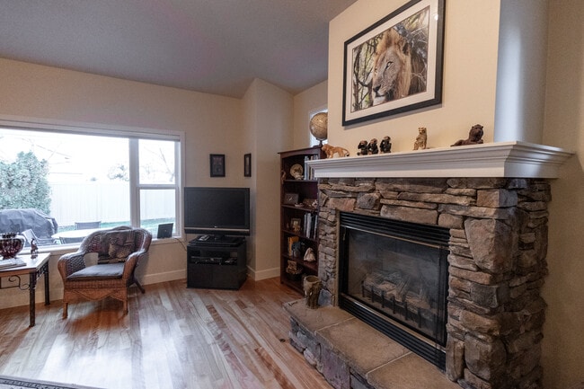 Building Photo - 2412 S Marypost Ave