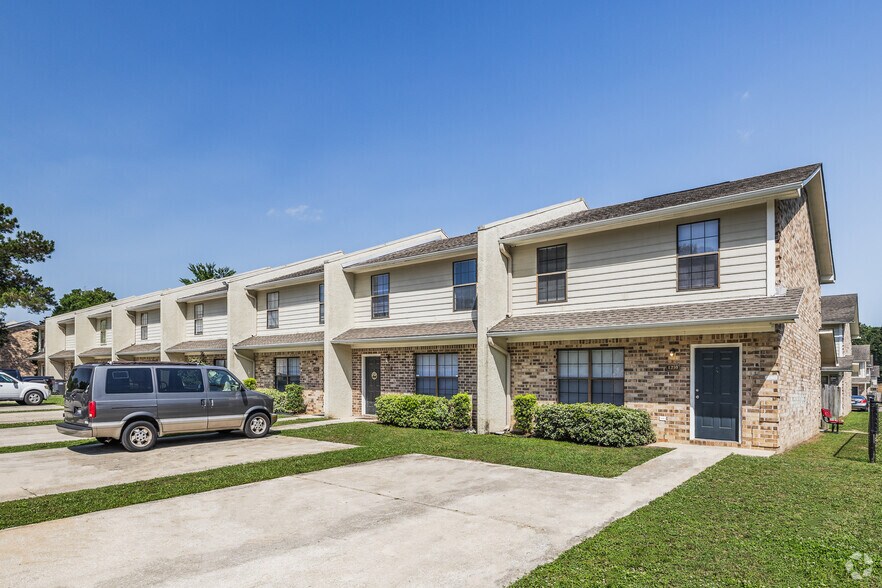 Building Photo - Collins Park