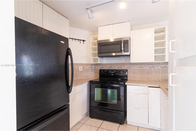 Building Photo - 6995 NW 186th St