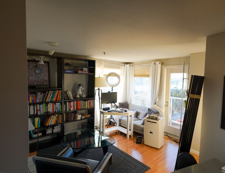 Building Photo - 530 Melrose Ave E