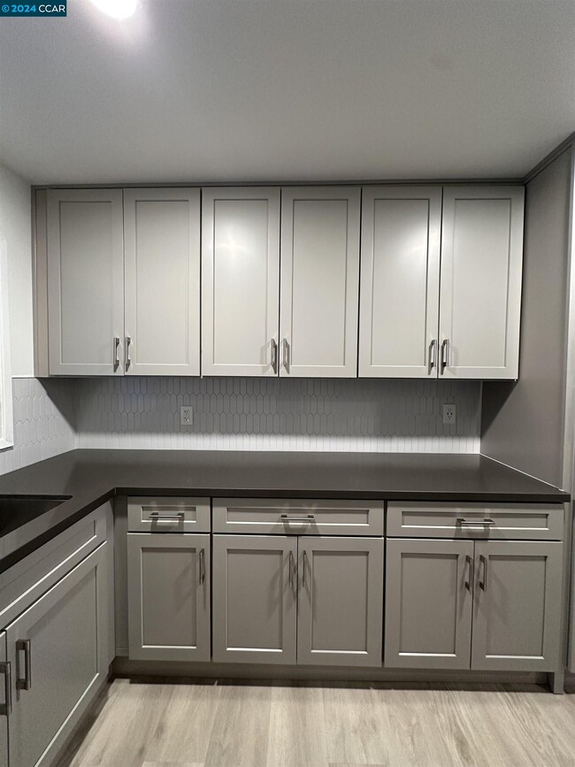 Building Photo - 1700 Siskiyou Dr