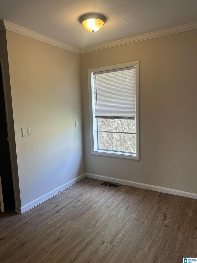 Building Photo - 114 N Main St