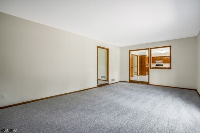 Building Photo - 34 Willow Brook Ln