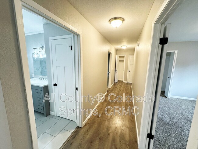 Building Photo - 460 Wintery Cir N