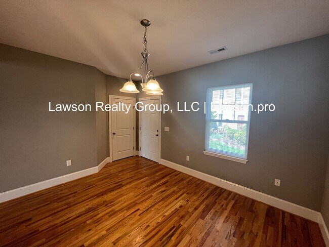 Building Photo - Luxurious Colonial Green Townhome with Garage