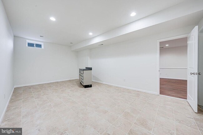 Building Photo - 15000 Gossom Manor Pl