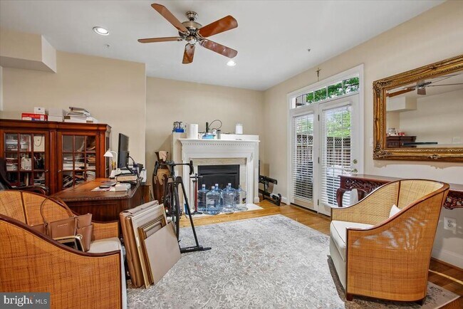 Building Photo - 1309 McLean Crest Ct