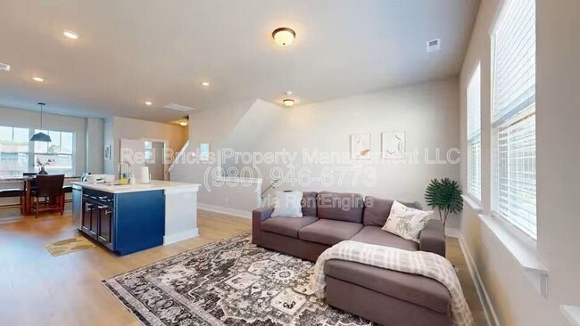 Building Photo - 4122 Salient St