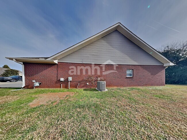 Building Photo - 439 W Rustling Leaves Ln