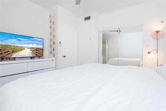 Building Photo - 7818 Dixie Beach Cir