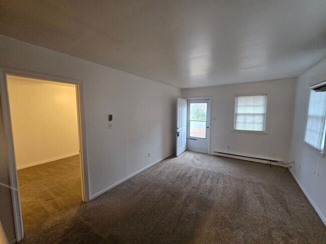 Building Photo - 1 bedroom duplex