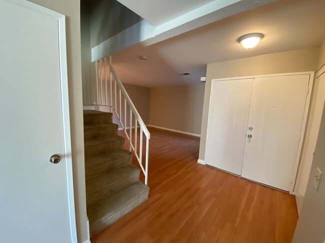 Building Photo - 20130 Village Green Dr