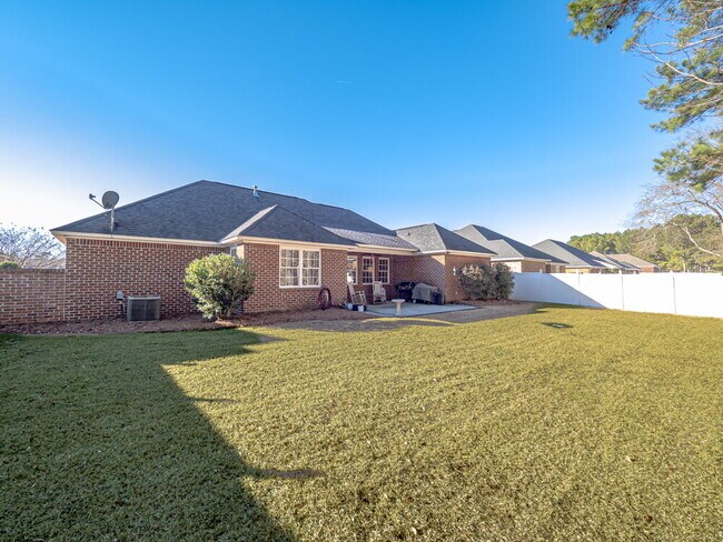 Building Photo - Available Mid-June in popular Carolina Palms!