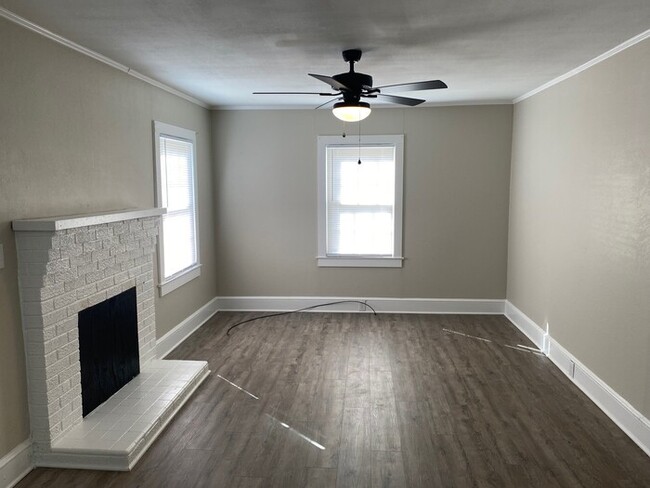Building Photo - 3 bedroom, 2 bath ranch style home