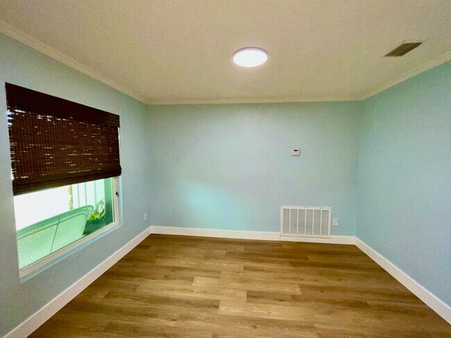 Building Photo - Spacious 4-Bed / 2-Bath Ranch in Rio Pinar...