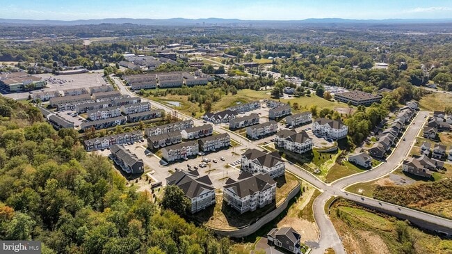 Building Photo - 3020 Larkwood Cir