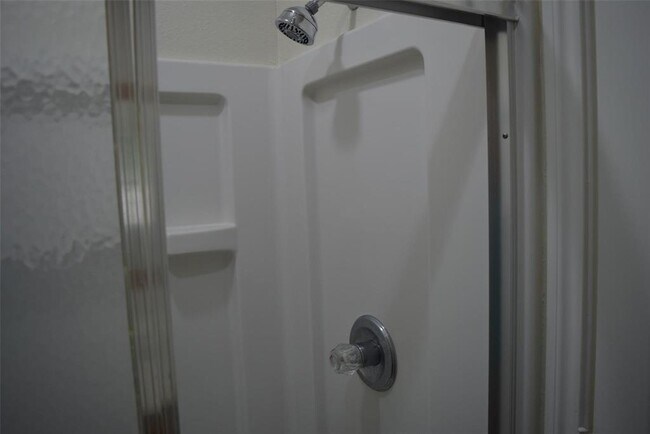 Building Photo - 500 Highcrest Dr