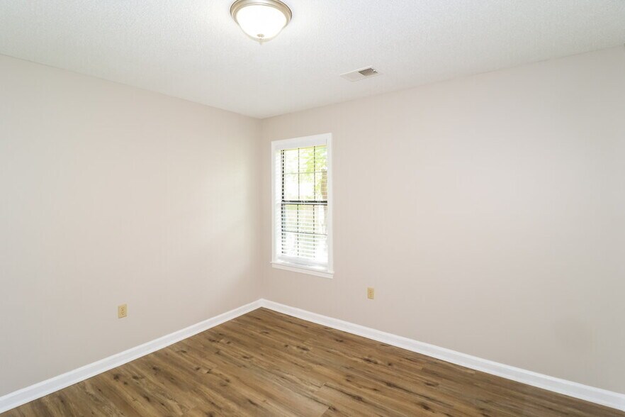 Building Photo - 7706 S 71st Ave