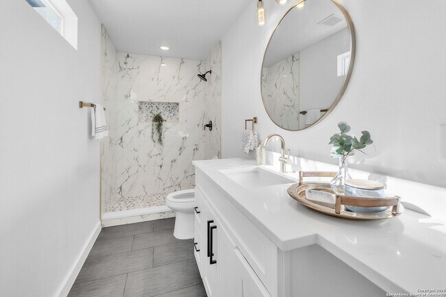 Building Photo - 1118 Shadwell Dr