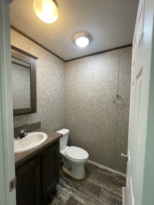 Building Photo - 113 Chalet Ln