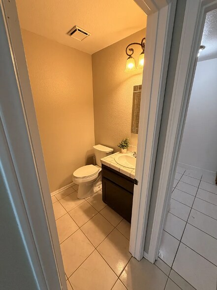 Building Photo - 21910 Hansen Ave