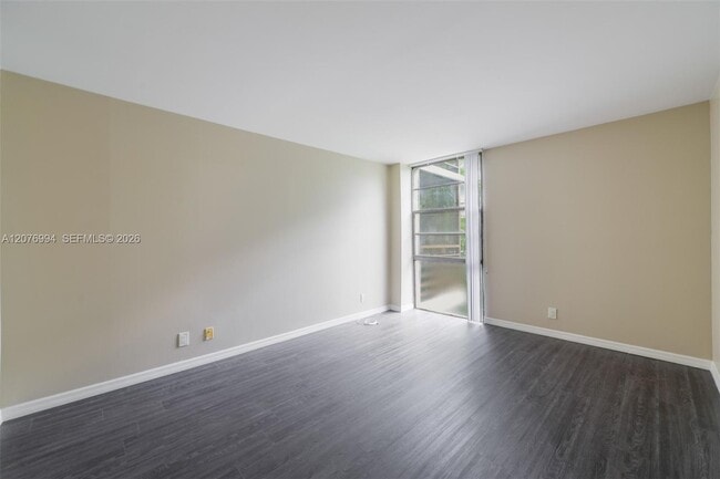 Building Photo - 20500 W Country Club Dr