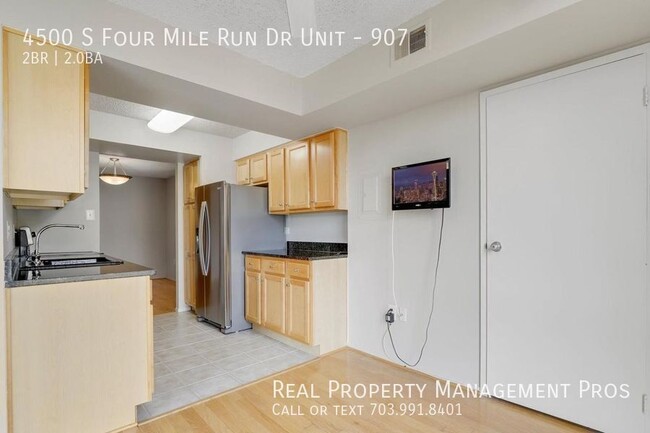 Building Photo - Lovely 2 BD/2BA at The Brittany!