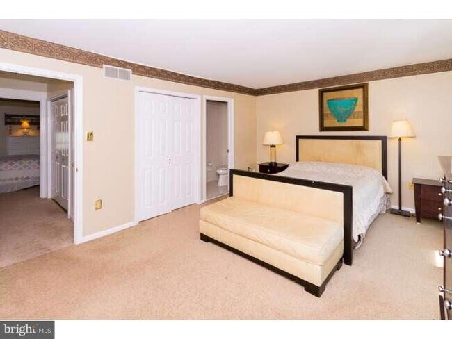 Building Photo - 137 Discovery Ct