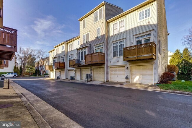 Building Photo - 5820 Pearson Ln