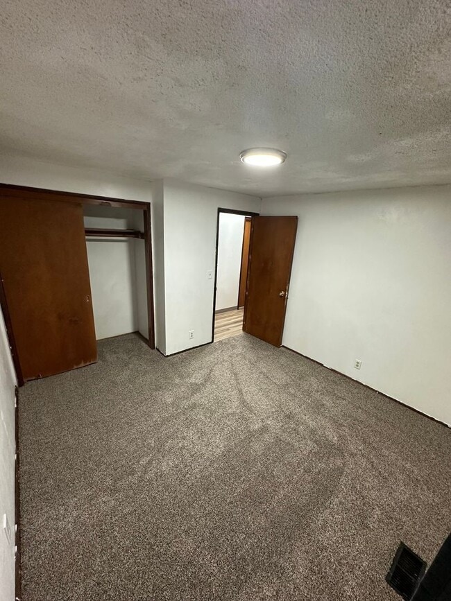 Building Photo - 1580 Larkspur Ave