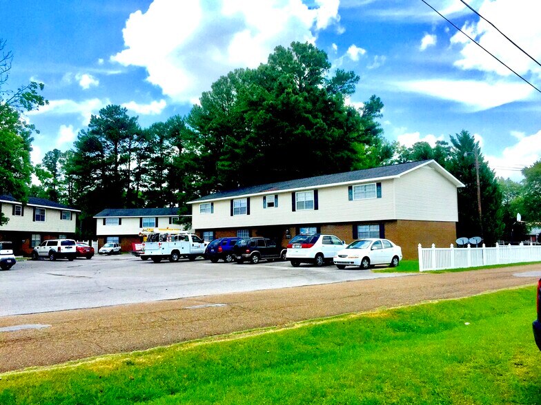 Building Photo - 2725 Wren Dr