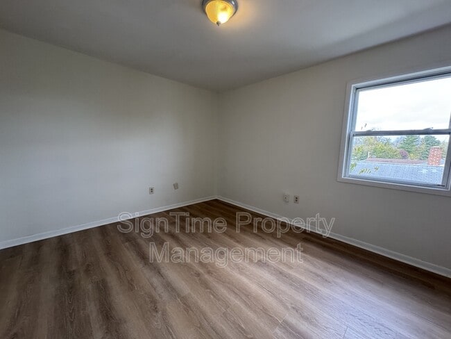 Building Photo - 227 Wakefield Rd