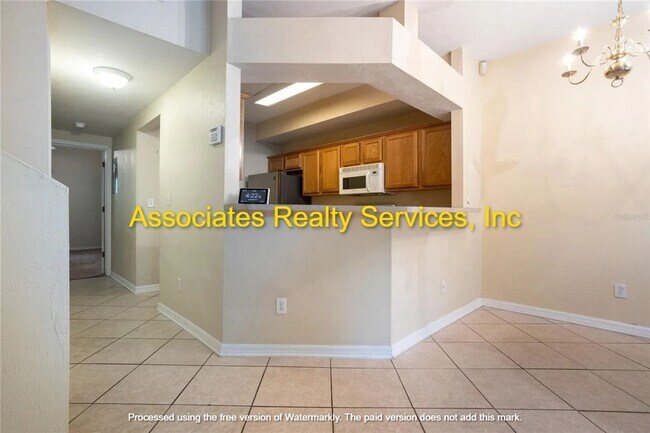 Building Photo - GREAT LOCATION-  3 Bedroom- LOOK!