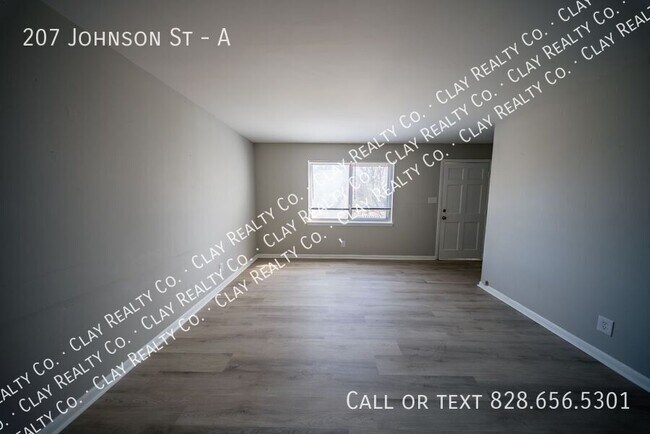 Building Photo - 207 Johnson St
