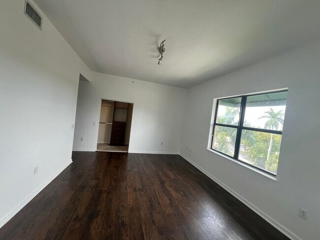 Building Photo - 1610 Presidential Way