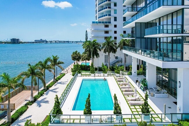 Building Photo - 788 NE 23rd St