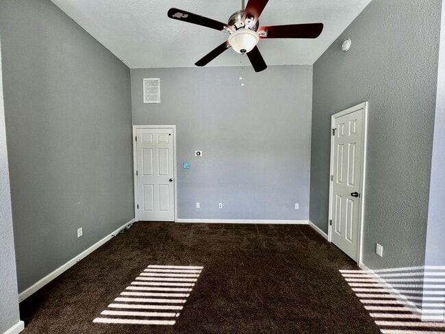 Building Photo - Tri-Level Condo – Pets Welcome, Washer & D...