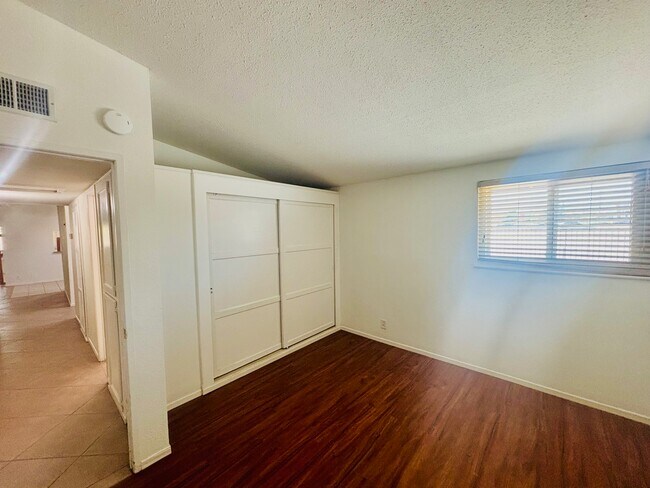 Building Photo - 38416 Pond Ave