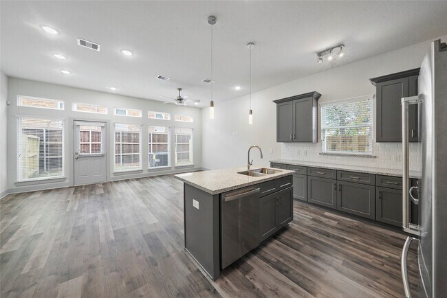 Building Photo - 7242 St Augustine St