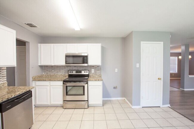 Building Photo - 2621 Sundance Dr