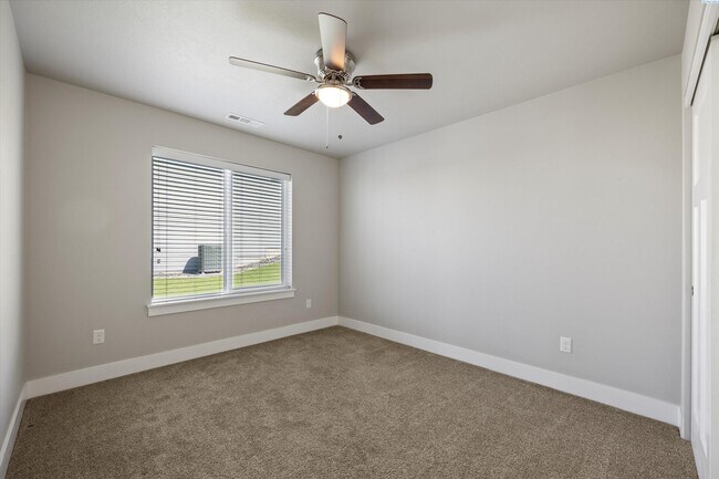 Building Photo - 4 BED HOME FOR RENT IN BENTON CITY MOVE-IN...