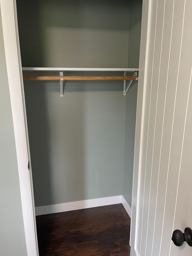 Building Photo - 4 Bedroom Home on 4 Acres, Crown Point Schools!