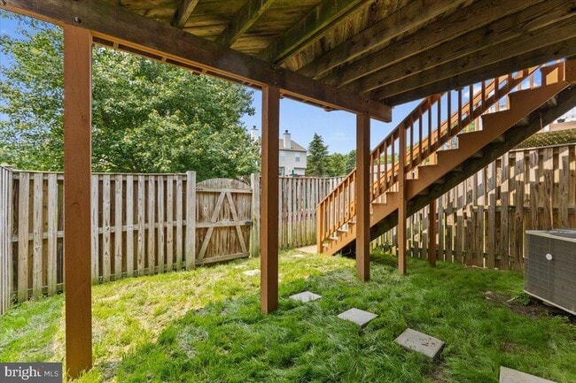 Building Photo - 2562 Woodland Pl