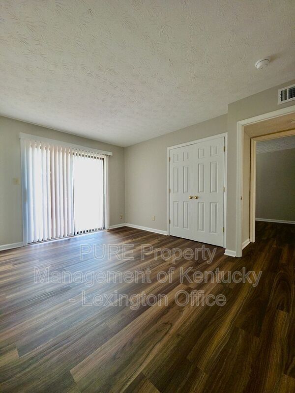 Building Photo - 3772 Camelot Dr