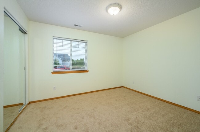 Building Photo - Newly Renovated 3 Bedroom, 2 Bath House in Sheridan
