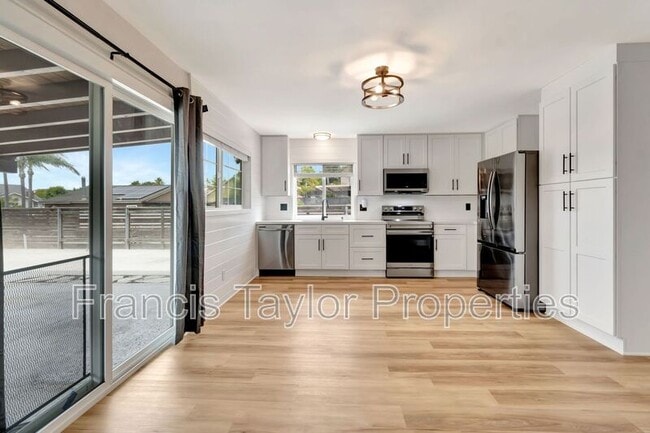 Building Photo - 568 Larchwood Dr