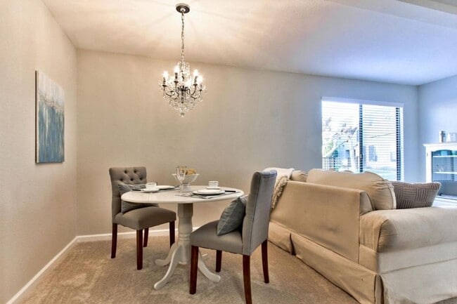 Building Photo - Great One Bedroom Condo in Monterey