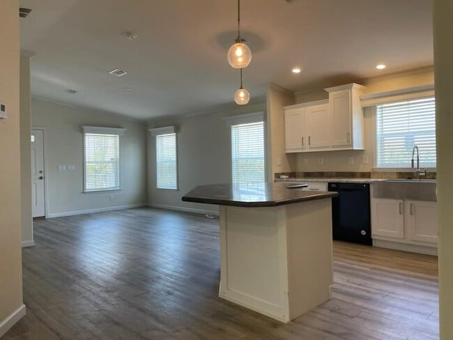 Building Photo - 6291 Birch Ln