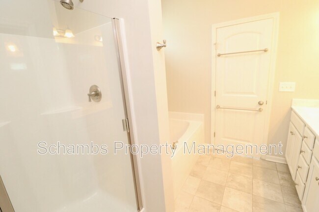 Building Photo - 84 Fairview St