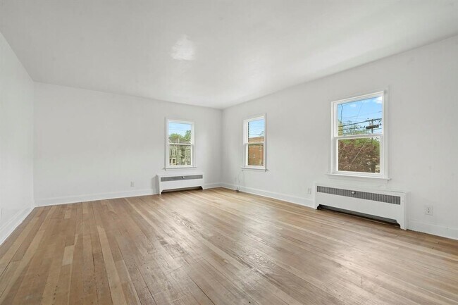 Building Photo - 106 Grand Blvd